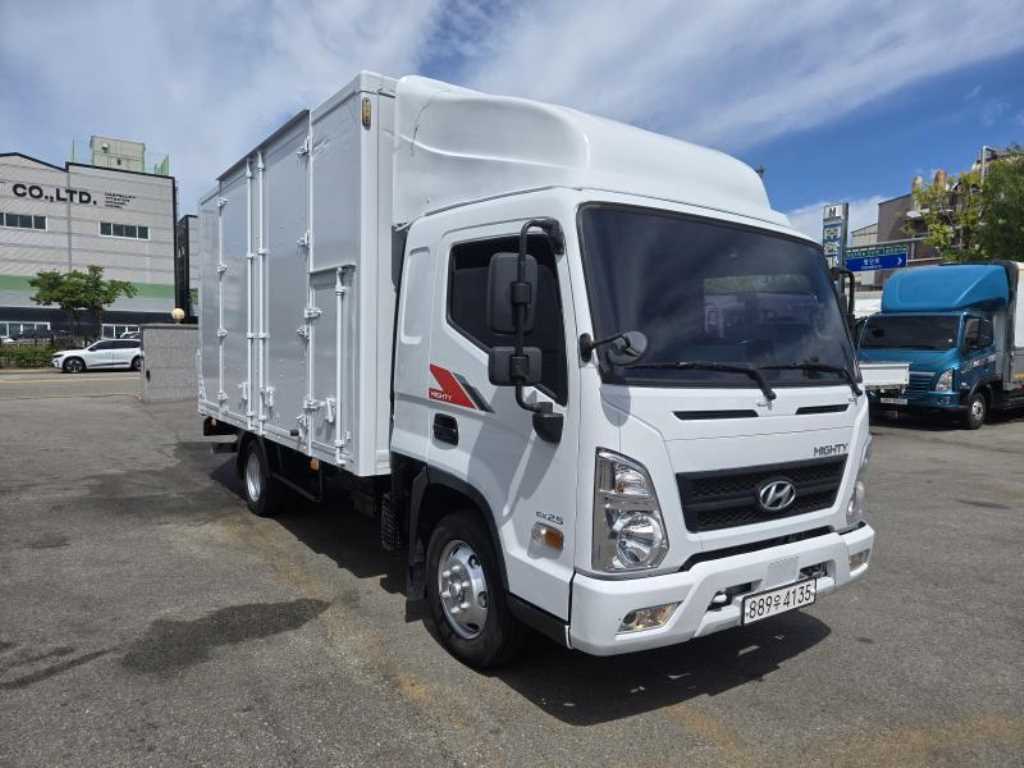 현대 올뉴마이티 2.5톤 내장탑 2023년식 내장탑 조수석 쪽 측면 문