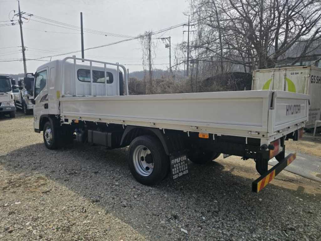 현대 올뉴마이티 2.5톤 카고 2018년식 운전석 쪽 카고 측면
