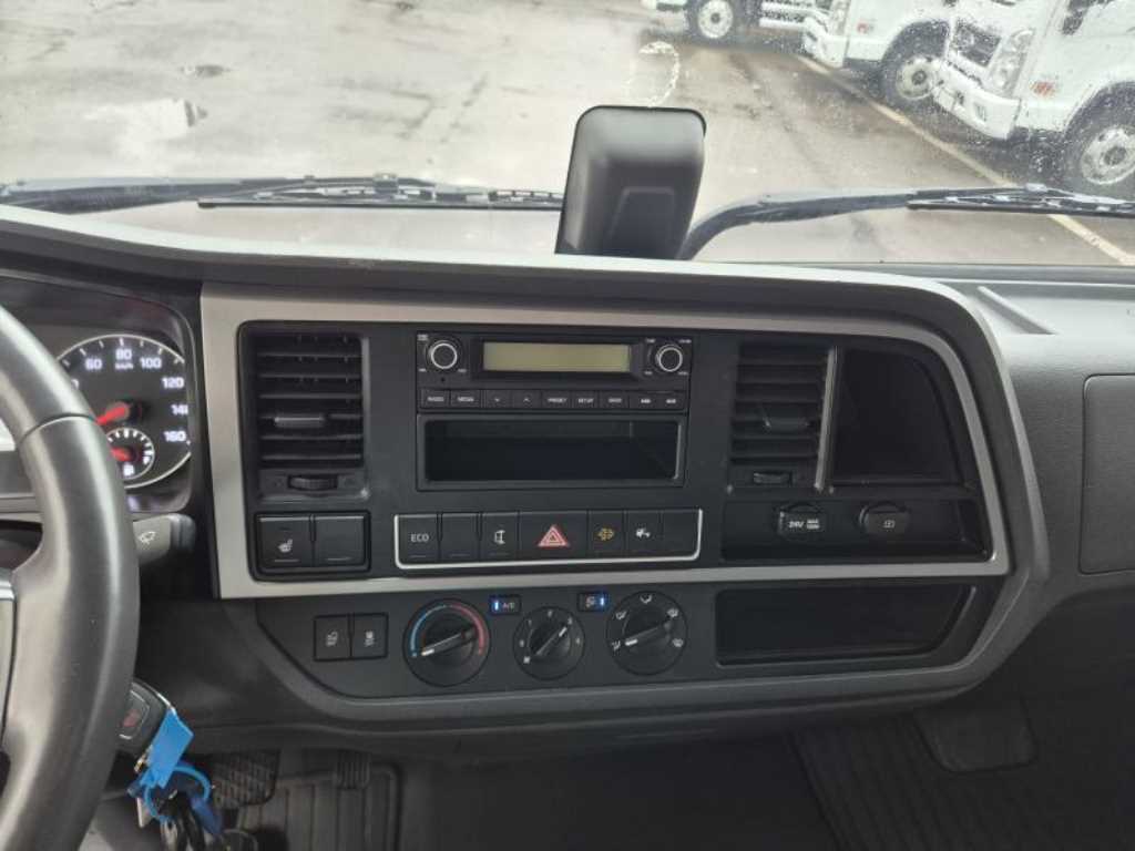 현대 올뉴마이티 2.5톤 카고 2022년식 센터페시아 오디오·공조