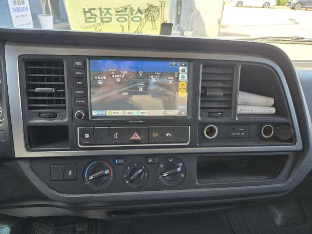 현대 올뉴마이티 3.5톤 내장탑 2019년식 센터페시아와 내비게이션