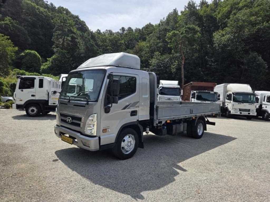 현대 올뉴마이티 3.5톤 카고 2018년식 전측면 외관