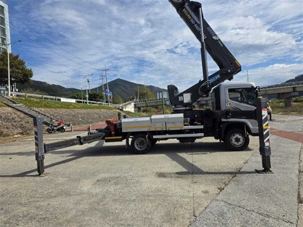현대 올뉴마이티 3.5톤 고소작업차 2021년식 아웃트리거 전개