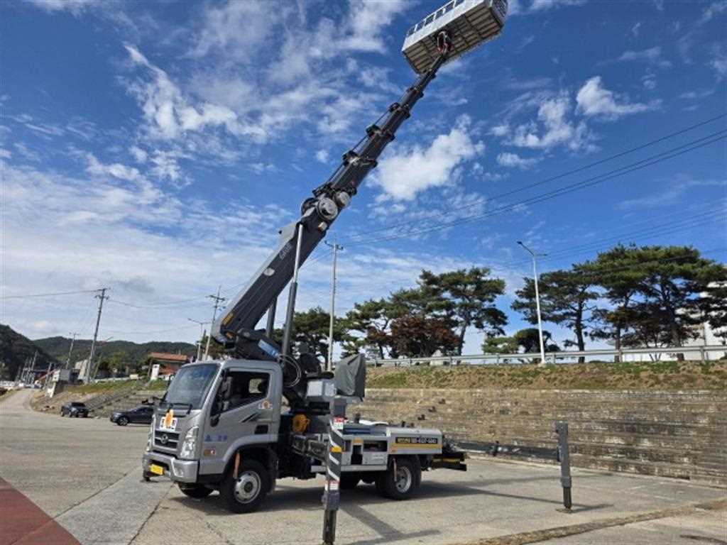 현대 올뉴마이티 3.5톤 고소작업차 2021년식 붐 전개 상태