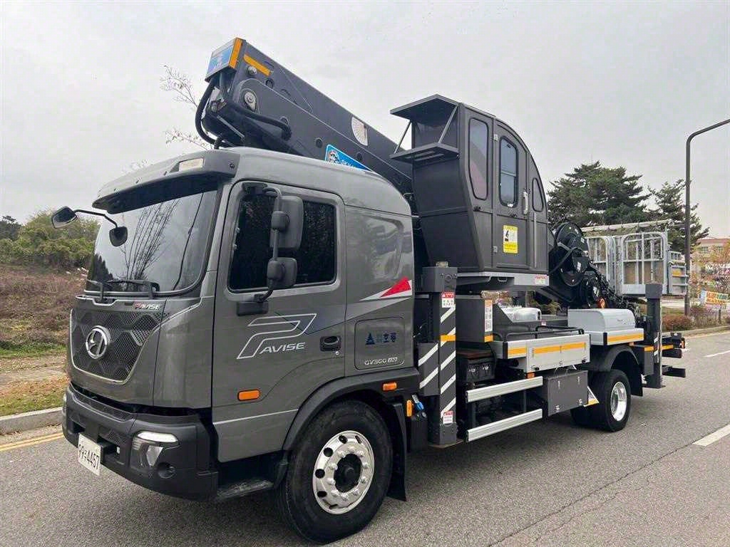 현대 파비스 5톤 고소작업차 2020년식 운전석 쪽 전측면