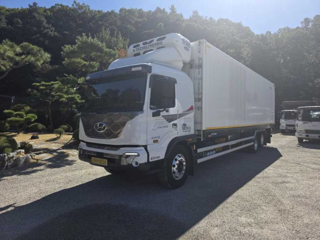 현대 파비스 8.5톤 냉동탑 2024년식 파비스 냉동탑 전측면