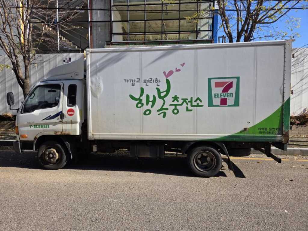 현대 마이티 2.5톤 냉동탑 2010년식 냉동탑 운전석 쪽 측면