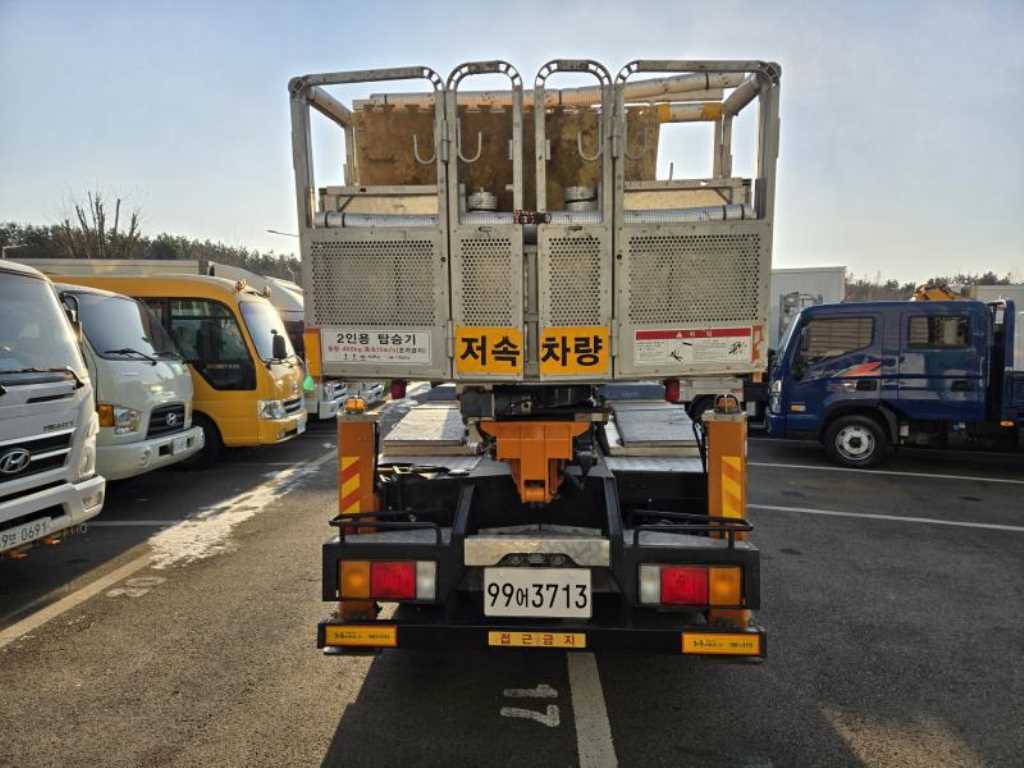 2.5톤 고소작업차 2019년식 사진 9