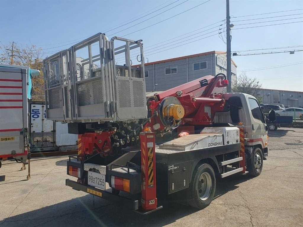 2.5톤 고소작업차 2019년식 사진 3