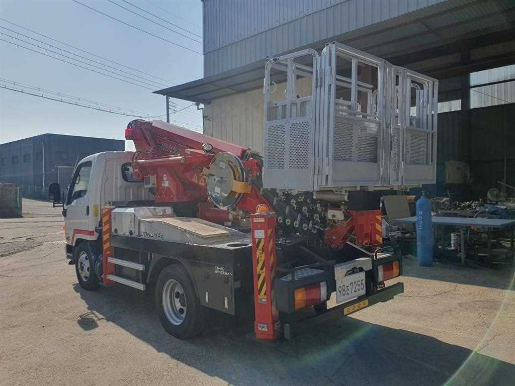 2.5톤 고소작업차 2019년식 사진 4