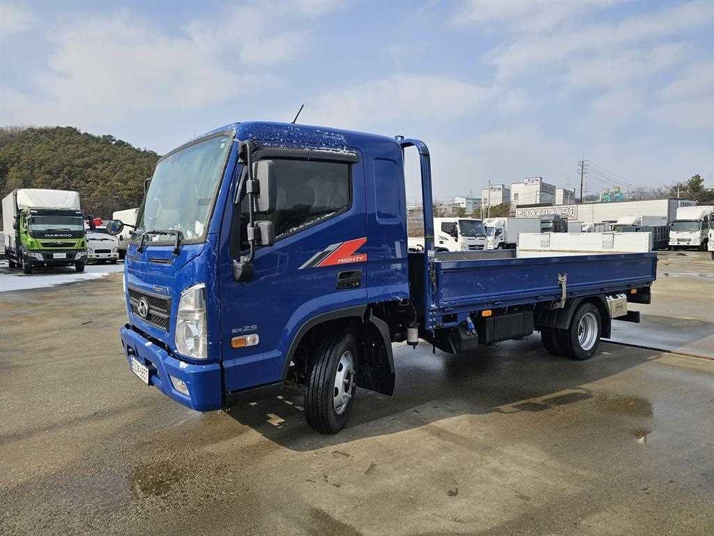 2.5톤 카고 2024년식 사진 3