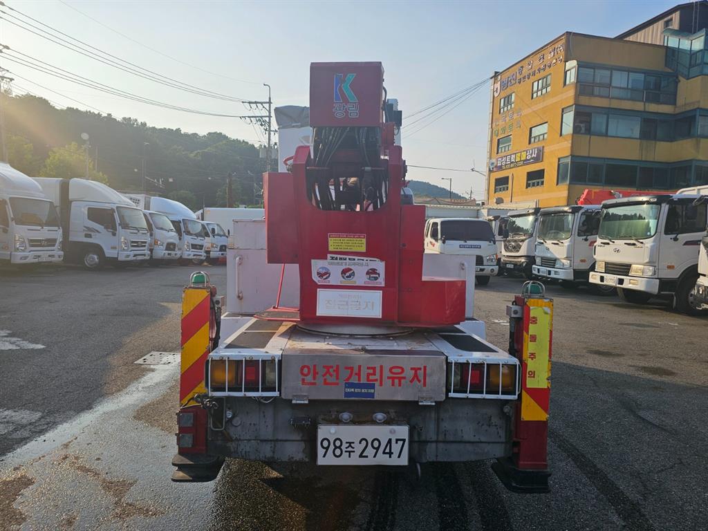 3.5톤 고소작업차 2017년식 사진 6