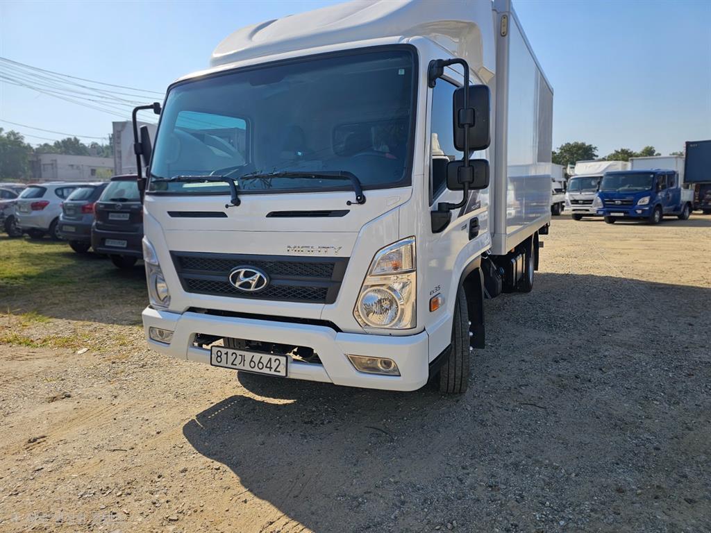 3.5톤 내장탑 2021년식 사진 2